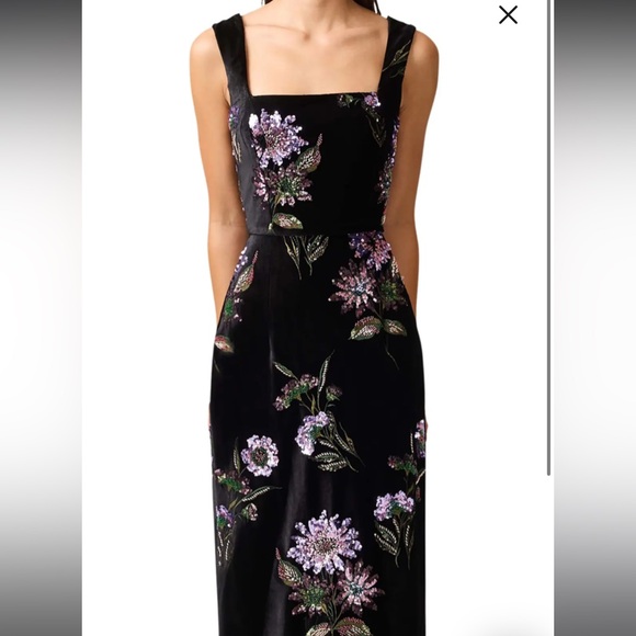 Elliatt Dresses & Skirts - Elliatt Clio Embellished Velvet Sheath Gown